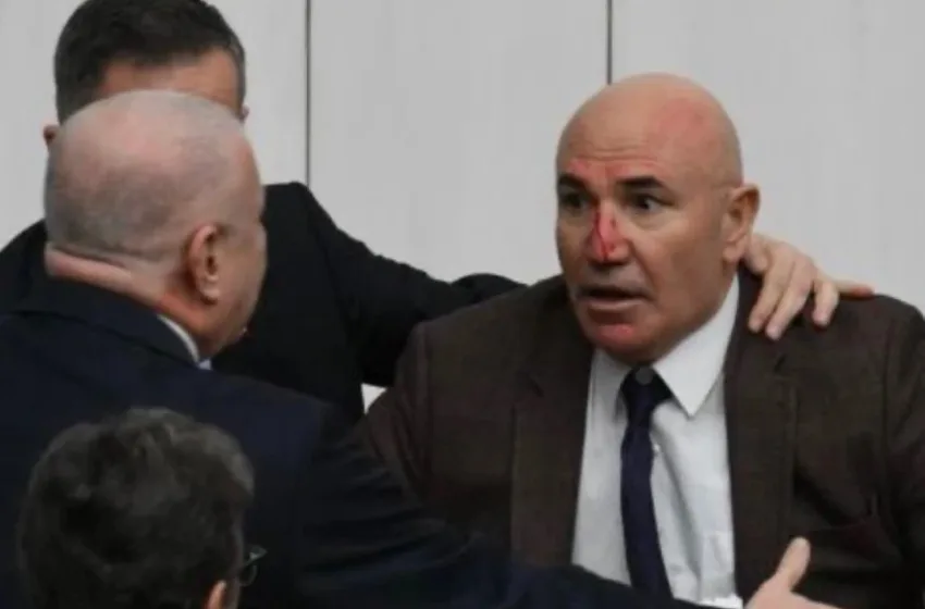  Τουρκία: Άγρια συμπλοκή στη βουλή με αφορμή την αλλαγή υπουργού Δικαιοσύνης (vid)