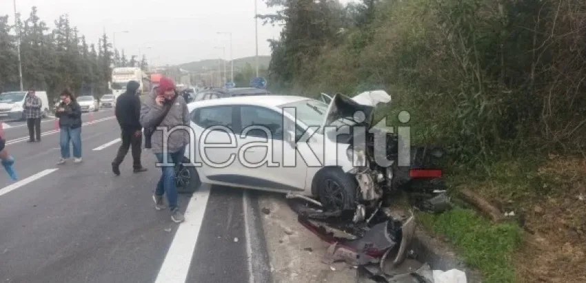  ΒΟΑΚ: Νεκρή 60χρονη και τρεις τραυματίες σε τρομακτικό τροχαίο με 3 ΙΧ(vid)