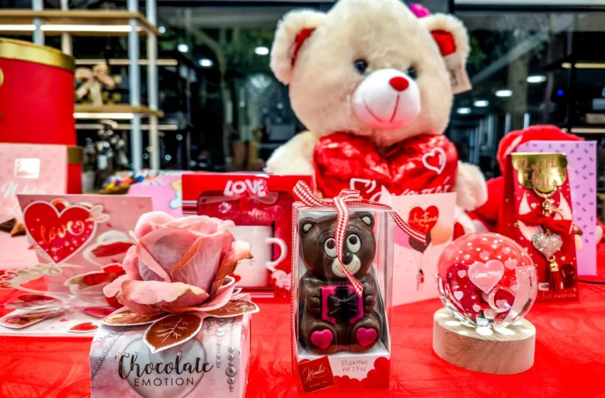  Άγιος Βαλεντίνος: Τα πιο δημοφιλή δώρα που κάνουν οι ερωτευμένοι