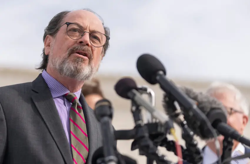  Βίκτορ Σβαρτς: Ο εισαγωγέας κρασιών που νίκησε τους δασμούς Τραμπ- Πώς τα κατάφερε