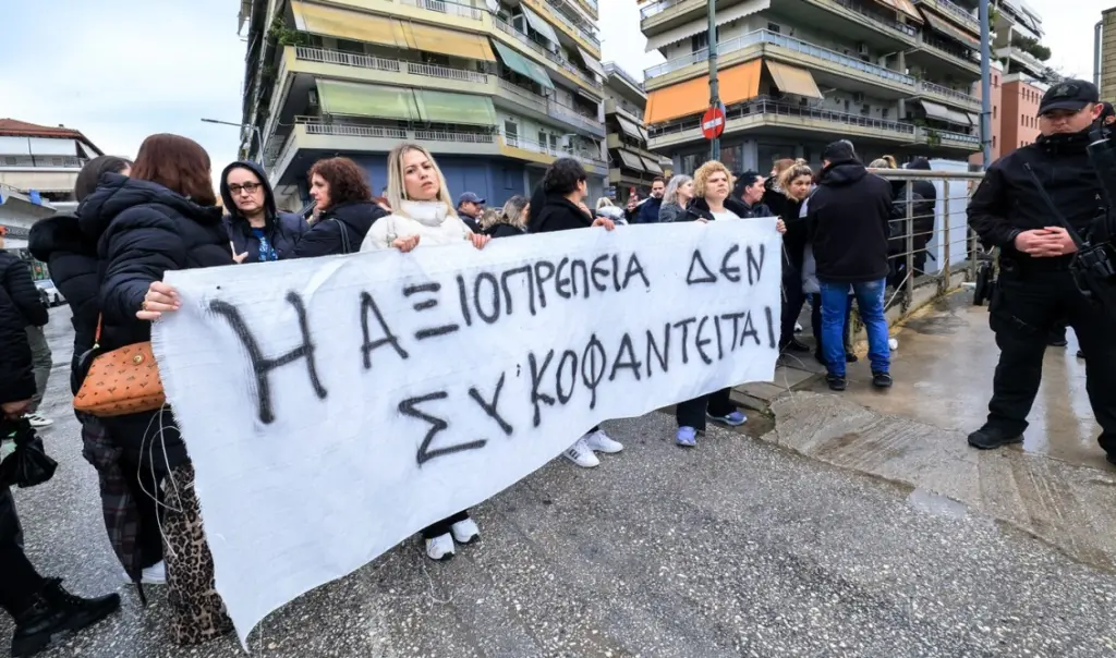 violanta ergazomenoi antidraseis idioktitis