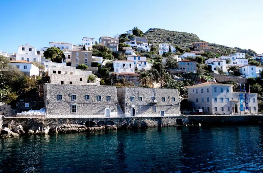  Ύδρα: Έφτασε ο Μπραντ Πιτ  για τα γυρίσματα της ταινίας “The Riders” – Σε κινηματογραφικό πυρετό το νησί