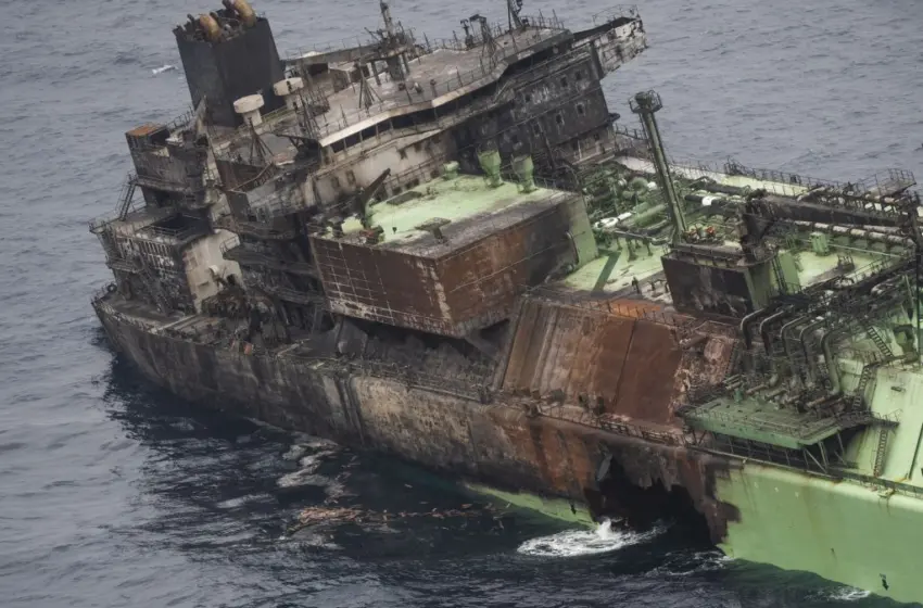  Ακυβέρνητο στη Μεσόγειο πλέει το  κατεστραμμένο ρώσικο τάνκερ με LNG(vid)