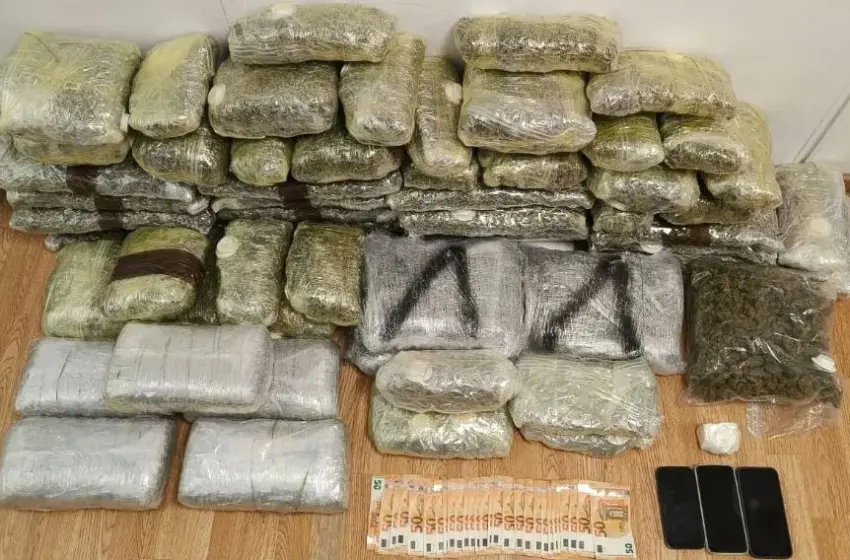  Αθήνα: Διακινούσαν ναρκωτικά με ταξί–Δύο συλλήψεις, εντοπίστηκαν 51 κιλά κάνναβης (vid)