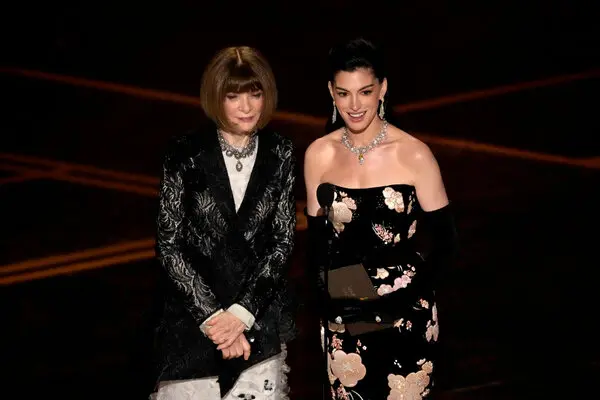 15ST OSCARS WINTOUR 02 cjmp articleLarge v2