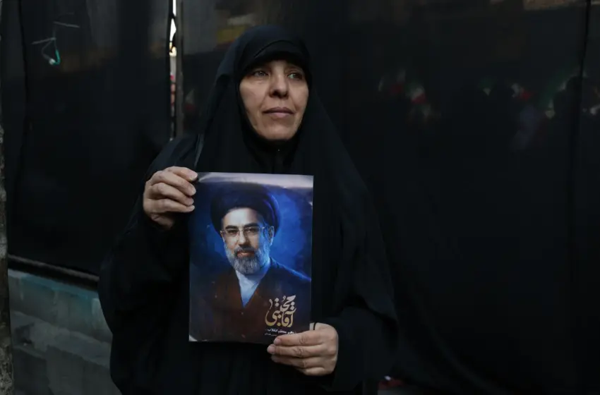  CNN: Ο Μοτζτάμπα Χαμενεΐ  έχει κάταγμα στο πόδι και μώλωπες στο πρόσωπο από την πρώτη ημέρα του πολέμου