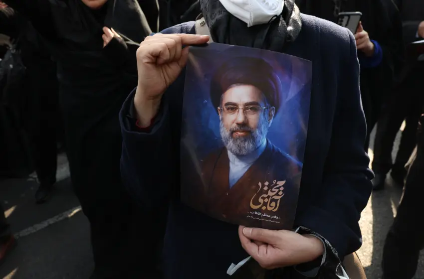  Jerusalem Post: Τραυματίας αλλά ασκεί τα καθήκοντά του ο Μοτζτάμπα Χαμενεΐ