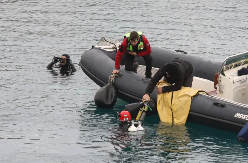  Βουλιαγμένη/Έρευνες για τον δύτη: Βρέθηκαν βατραχοπέδιλα και φιάλη οξυγόνου (εικόνες)