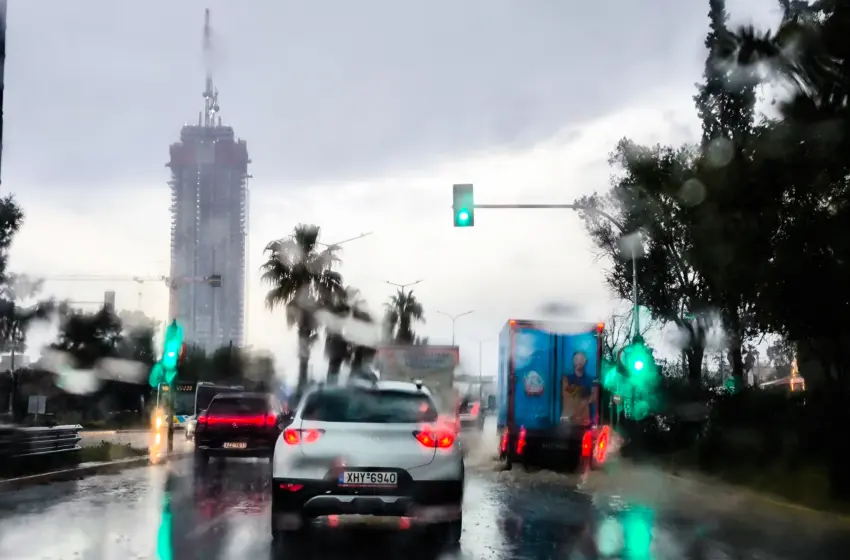  Αλλάζει από σήμερα ο καιρός: Σε δύο κύματα η κακοκαιρία – Τι αναμένουμε για την 25η Μαρτίου