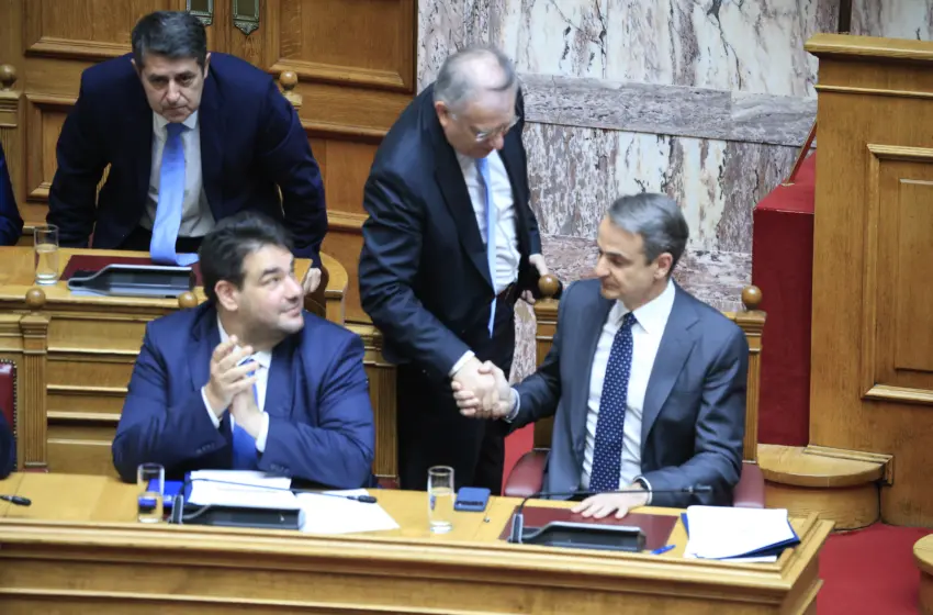  Γενέθλια σήμερα ο Μητσοτάκης- Οι ευχές στη βουλή και τα γλυκά χωρίς ζάχαρη (vid)