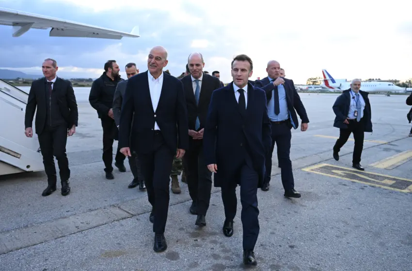  Μακρόν από Σούδα: Η όποια επίθεση στην Κύπρο είναι επίθεση στην Ευρώπη- Ευχαριστώ την Ελλάδα για τη συνεργασία