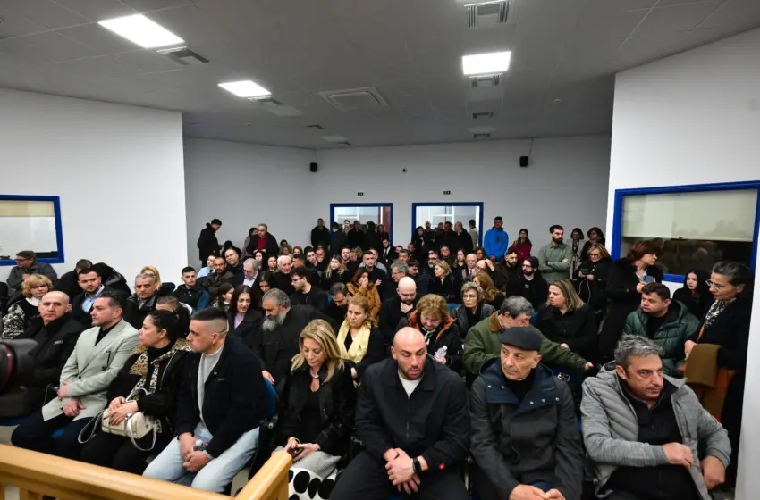  Δίκη Τεμπών: Face control και αυξημένες θέσεις στη δικαστική αίθουσα μετά τις αντιδράσεις