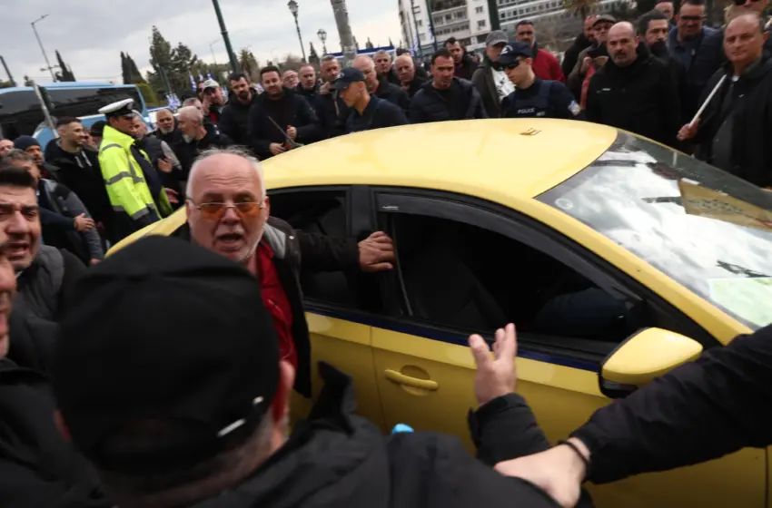  Ένταση στο Σύνταγμα: Απεργοί επιτέθηκαν σε οδηγό ταξί που εργαζόταν