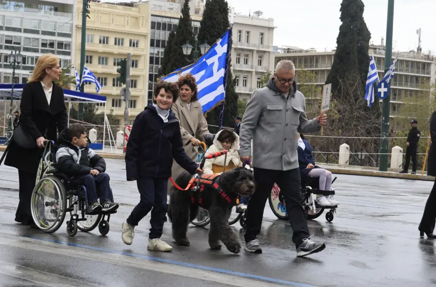  25η Μαρτίου: Ολοκληρώθηκε η μαθητική παρέλαση στο Σύνταγμα – Άνοιξε το μετρό(Eικόνες&vid)