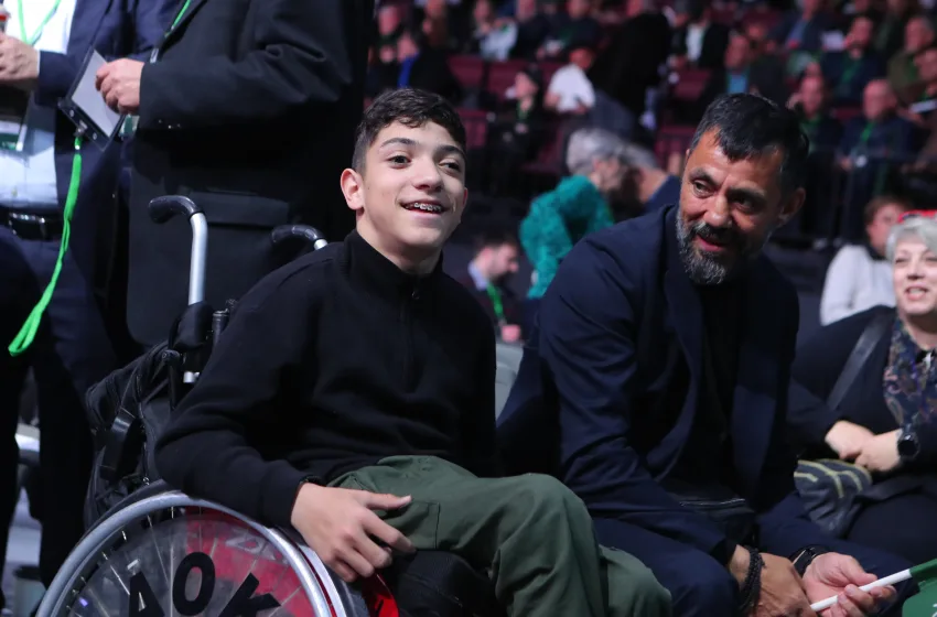  Ο μικρός Γιαννάκης βρέθηκε στο Συνέδριο του ΠΑΣΟΚ (εικόνες)