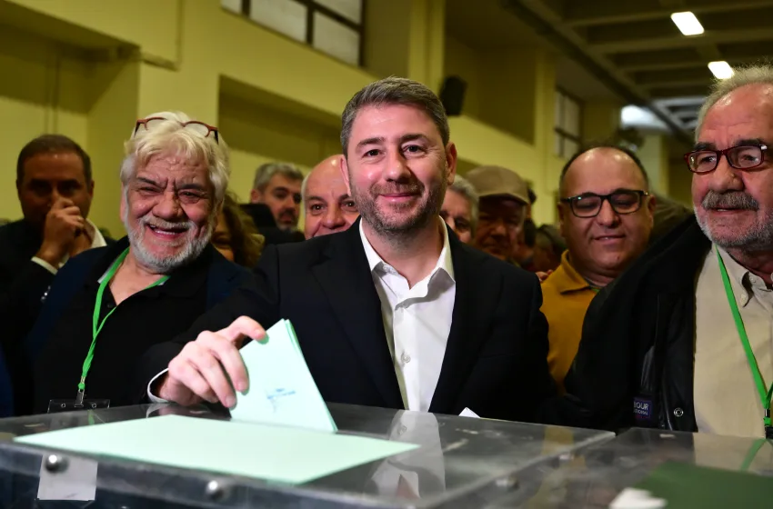  Συνέδριο ΠΑΣΟΚ: Ο Ανδρουλάκης ψήφισε για την εκλογή της νέας Κεντρικής Επιτροπής