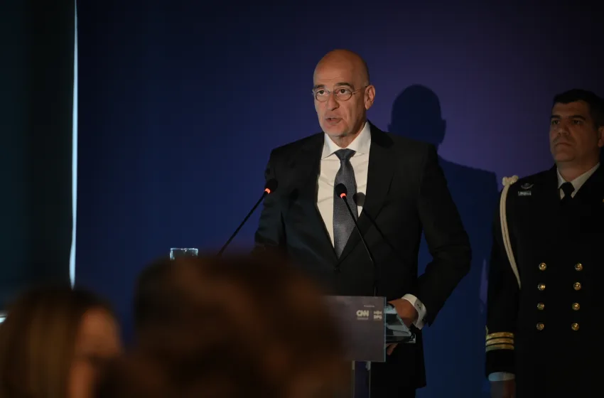  Δένδιας: Είμαστε υποχρεωμένοι να επενδύσουμε στην αμυντική μας δυνατότητα