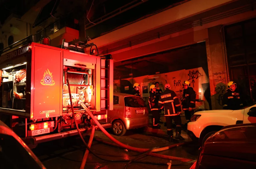  Γκύζη: Από φιάλη υγραερίου η μεγάλη φωτιά- Απεγκλωβίστηκε ζευγάρι ηλικιωμένων (vid)