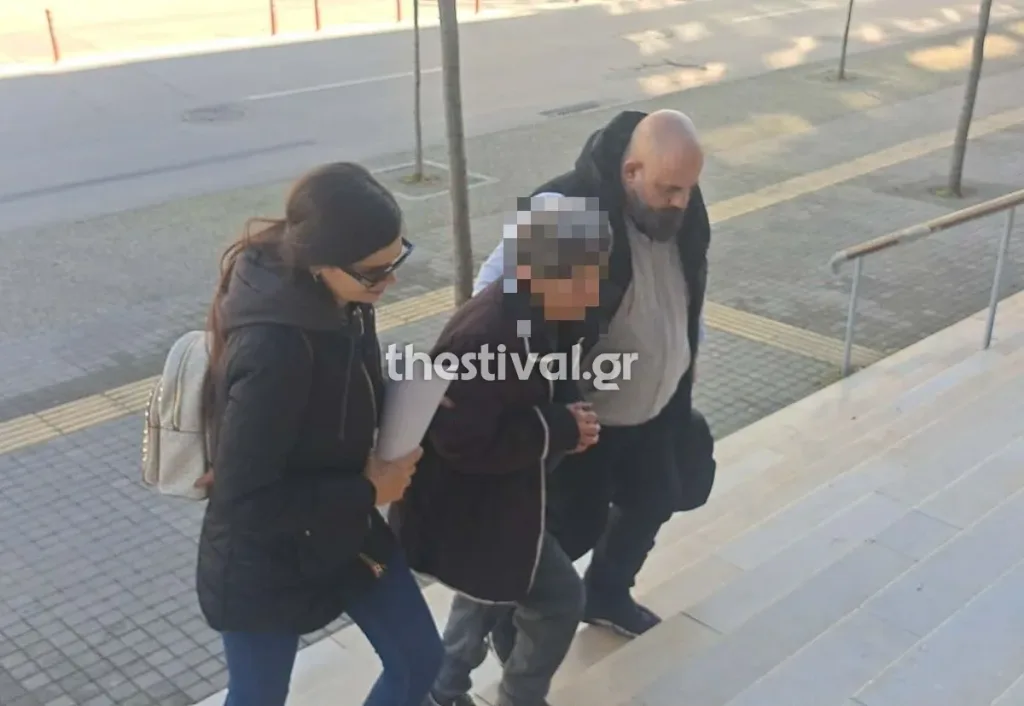 77xroni ilikiomeni2903 censored.jpg