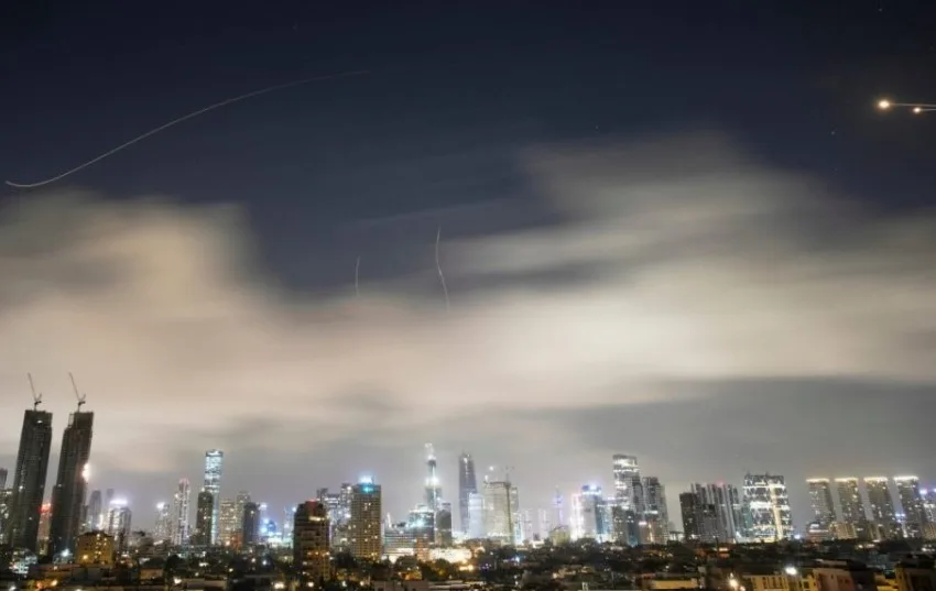  Ισραήλ: Έντεκα τραυματίες από ιρανικό πύραυλο–Νέες επιθέσεις μετά τα ισραηλινοαμερικανικά πλήγματα στο Ιράν