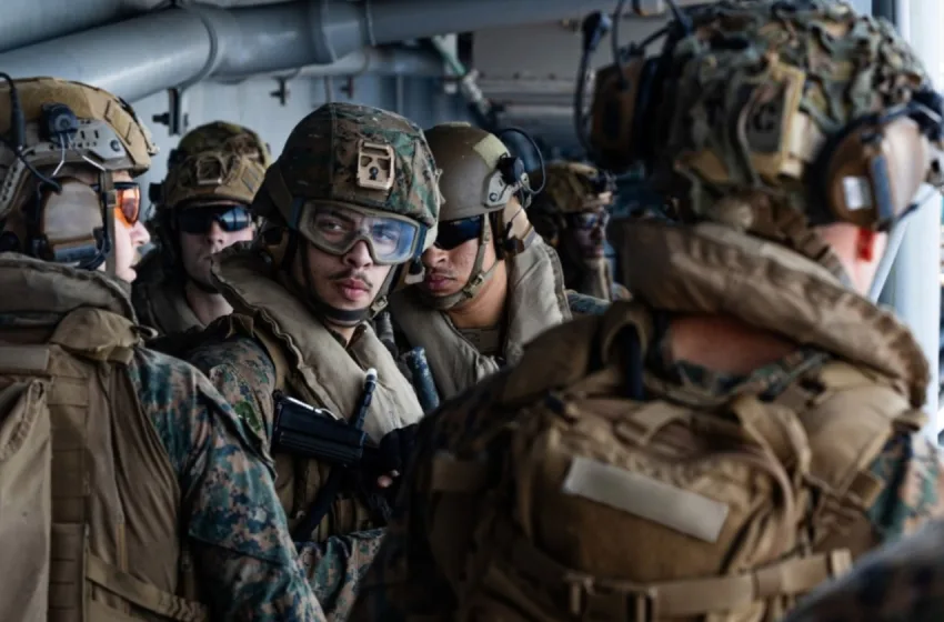  Στη Μέση Ανατολή το USS Tripoli με χιλιάδες πεζοναύτες