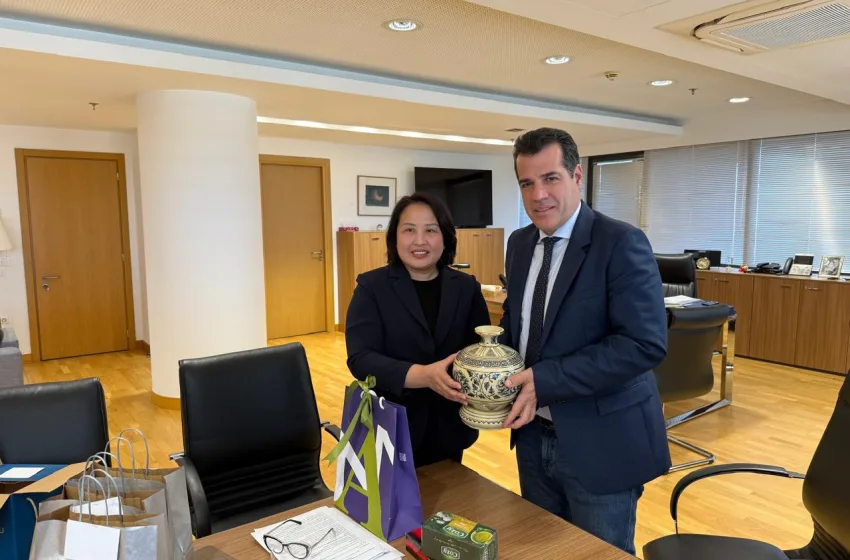  Συνάντηση  Πλεύρη με την Πρέσβειρα του Βιετνάμ