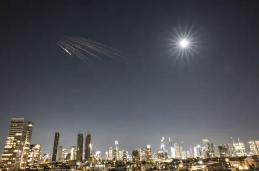  Τι συμβαίνει με την ισραηλινή υπεράμυνα; Γιατί ιρανικοί πύραυλοι διασποράς “τρυπούν” την ασπίδα