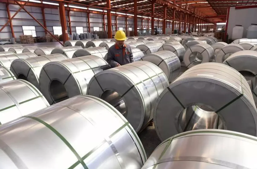  Άλμα τετραετίας για το αλουμίνιο: Πάνω από 3.450 δολάρια μετά τα πλήγματα στον Κόλπο