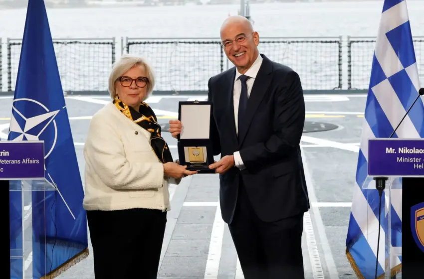  Τηλεφωνική επικοινωνία  Δένδια με Βοτρίν για την αμυντική συμφωνία Ελλάδας-Γαλλίας