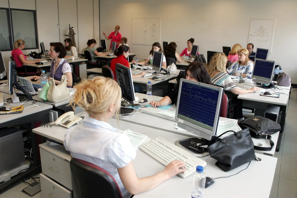 dimosio dimosioi ypalliloi auksiseis misthoi