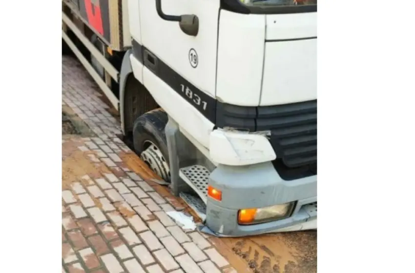  “Βούλιαξε” φορτηγό στον Άγιο Δημήτριο