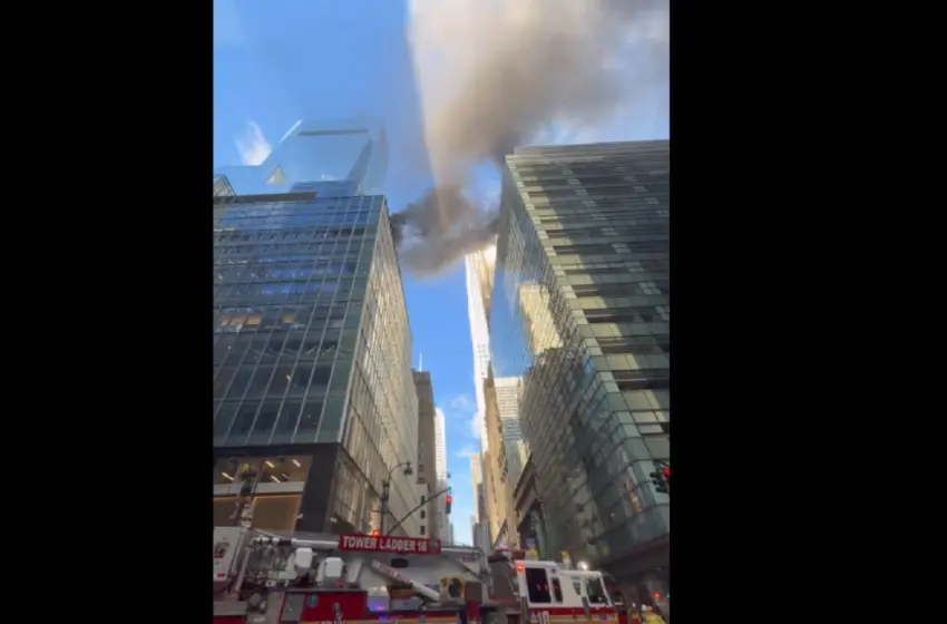  Νέα Υόρκη: Συναγερμός στο Μανχάταν- Μεγάλη φωτιά σε ουρανοξύστη(vid)