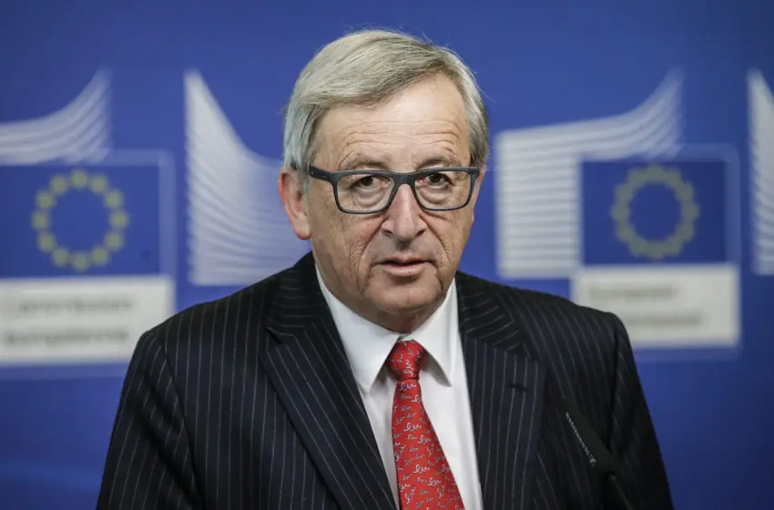  Γιούνκερ: Είμαι περήφανος που κρατήσαμε την Ελλάδα στην ευρωζώνη