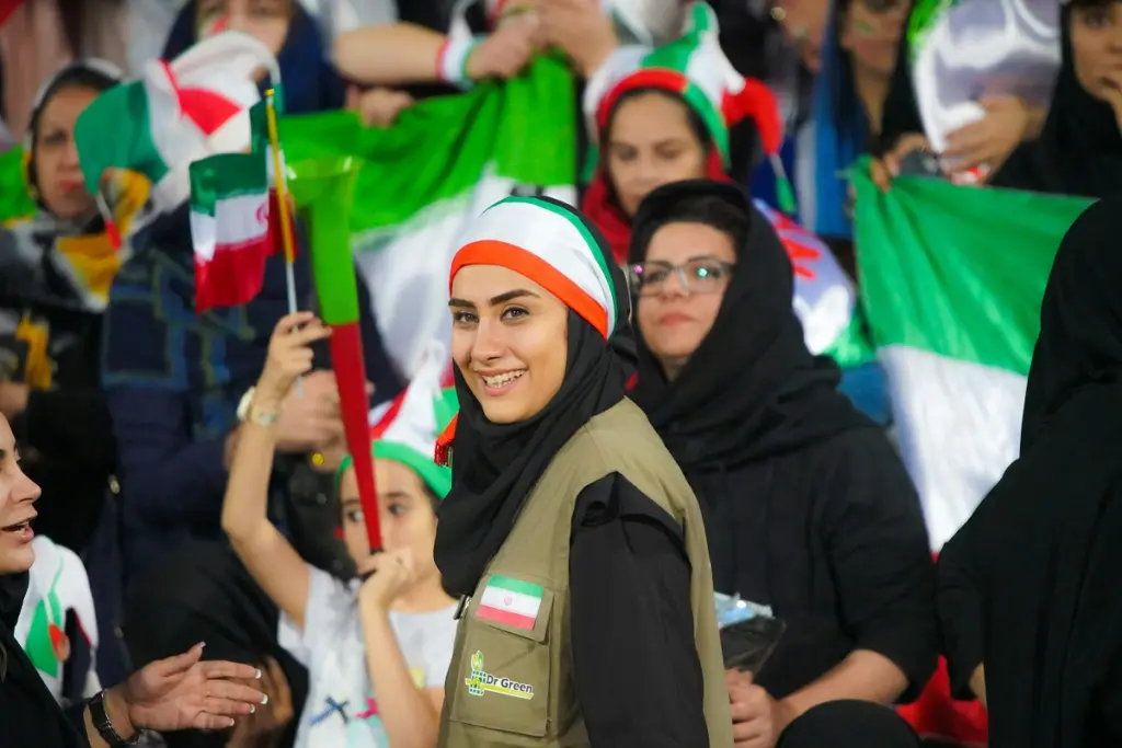 hadi yazdi aznaveh 6OT3Aatmgzw unsplash 1