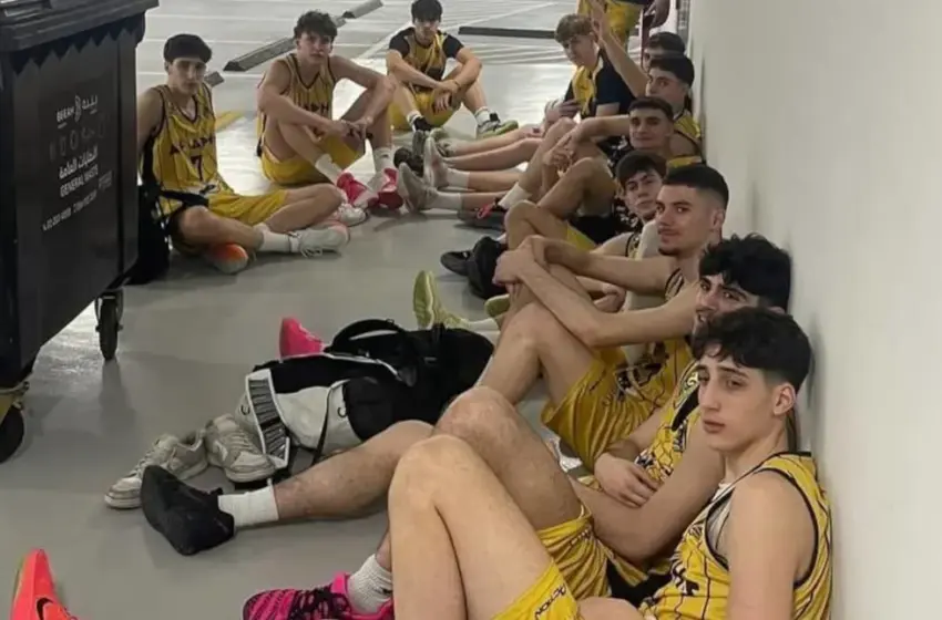  Παραμένει εγκλωβισμένη στο Άμπου Ντάμπι για 3η ημέρα η ομάδα μπάσκετ Κ18 του Άρη -Τι λέει πατέρας αθλητή