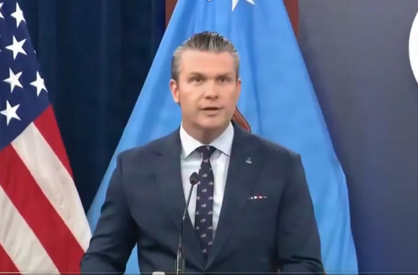  Χέγκσεθ: Το Ιράν επιδεικνύει απόλυτη απελπισία -Ο Χαμενέϊ είναι τραυματίας και παραμορφωμένος