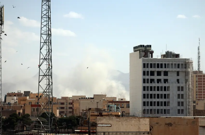  Στις φλόγες η Μέση Ανατολή: Σφοδρά ισραηλινά πλήγματα στην Τεχεράνη-Aντίποινα του Ιράν-Χτυπήθηκε τάνκερ (live)