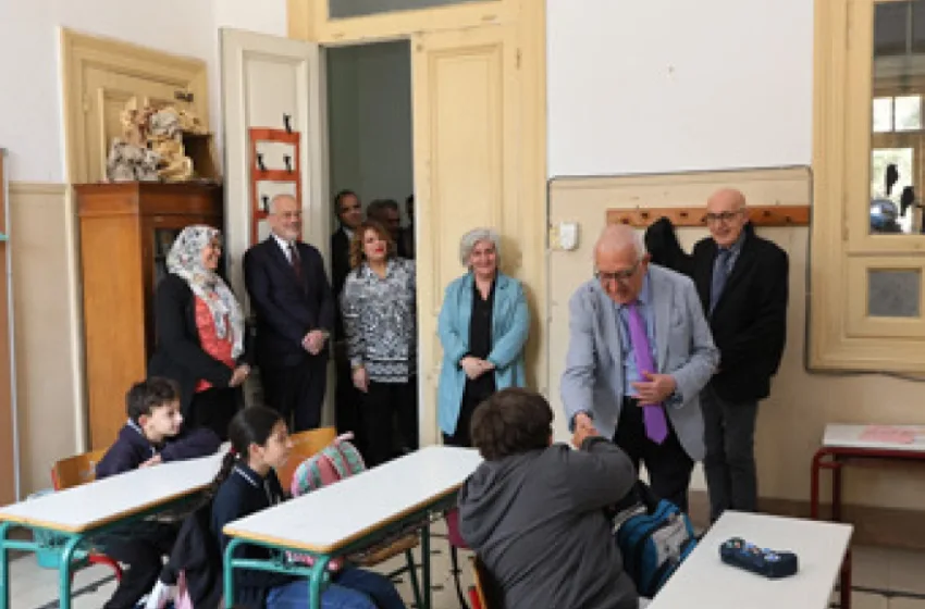  Τα ελληνικά σχολεία του Καΐρου επισκέφθηκε ο Κακλαμάνης