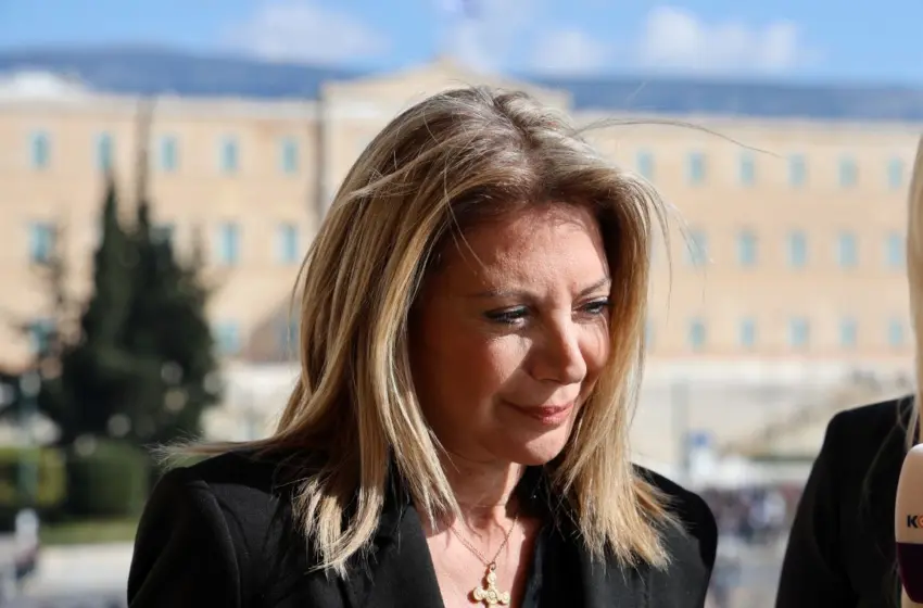  Καρυστιανού κατά Μητσοτάκη-Κυρανάκη για τα ΤΑΞΙ: “Βάζουν απέναντι τους ανθρώπους του μεροκάματου και του μόχθου”