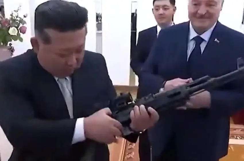  Ο Λουκασένκο έκανε δώρο τουφέκι στον Κιμ: “Για παν ενδεχόμενο, αν εμφανιστούν εχθροί”