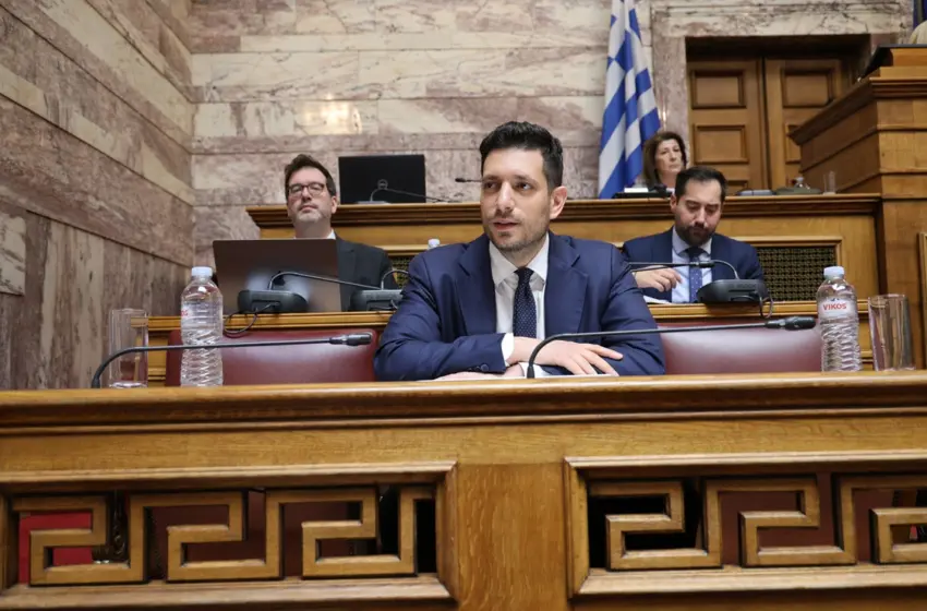  Στη Βουλή η σύγκρουση για τα ταξί-Για ποια άρθρα άνοιξε “παράθυρο” αλλαγών από Κυρανάκη