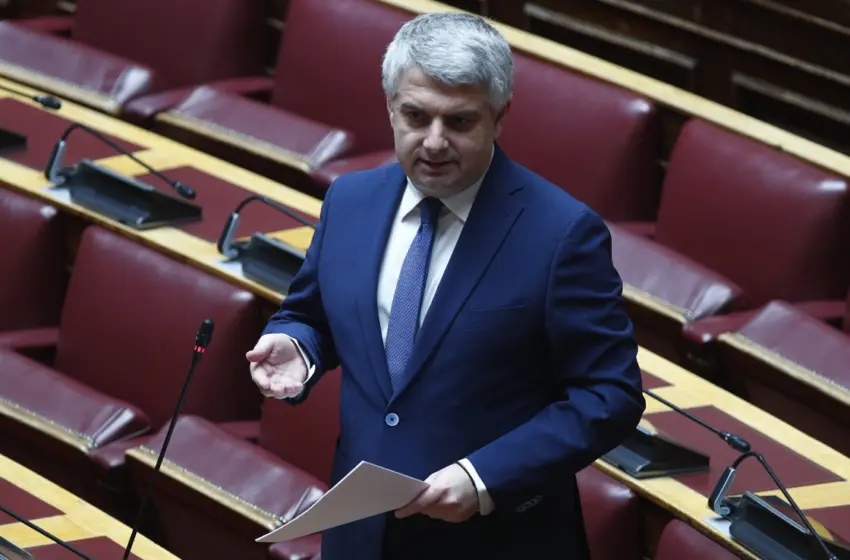  Παραδίδει την έδρα στο ΠΑΣΟΚ ο Κωνσταντινόπουλος-Το μήνυμα στον Ανδρουλάκη