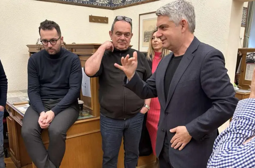  Ο Κωνσταντινόπουλος αποχαιρέτησε τους κοινοβουλευτικούς συντάκτες- Τι απάντησε για το αν φεύγει από την πολιτική   