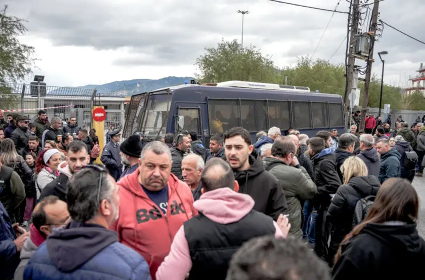 Χωρίς οχήματα και φορτηγά απέπλευσε το πλοίο από τη Μυτιλήνη
