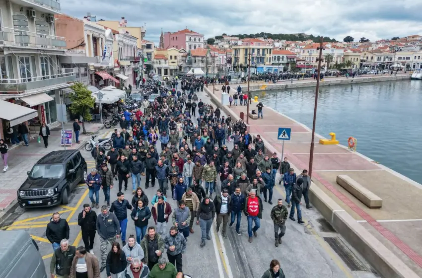  Κινητοποιήσεις στη Λέσβο: Κτηνοτρόφοι έκλεισαν το λιμάνι-Αποκλείστηκαν οι Τούρκοι τουρίστες