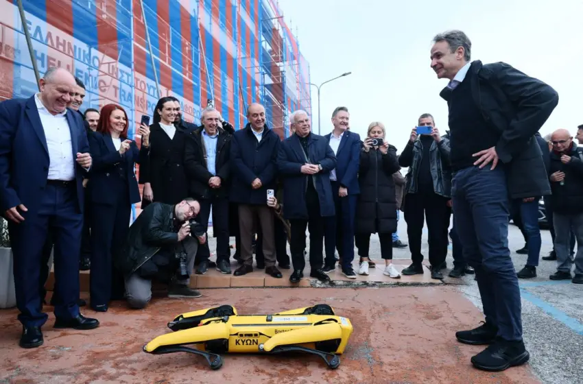  Θεσσαλονίκη: Στο Ινστιτούτο Μεταφορών ο Μητσοτάκης – Τον υποδέχτηκε ο ΚΥΩΝ