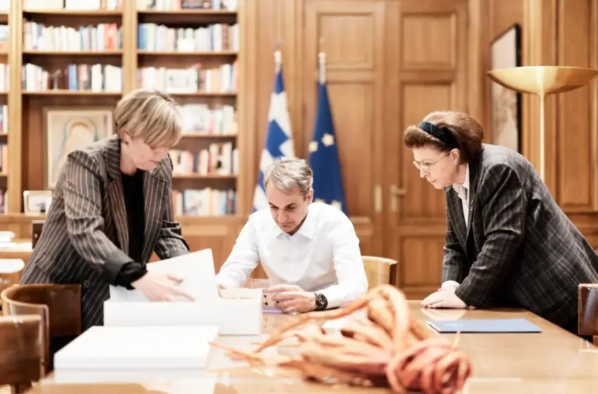  Μητσοτάκης για φωτογραφίες Καισαριανής: “Ένιωσα συγκίνηση και υπερηφάνεια-Το μήνυμα των 200 “