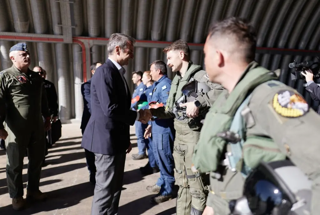 mitsotakis pilotoi f16