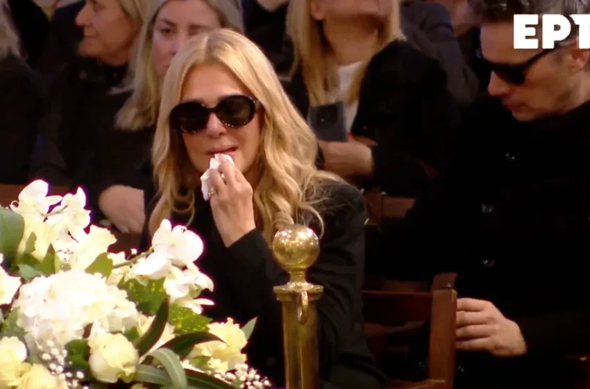  Νατάσα Θεοδωρίδου: Λύγισε στη Μητρόπολη – Τα δάκρυα για τη Μαρινέλλα