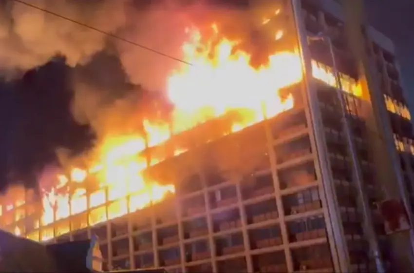  Μεγάλη φωτιά σε κυβερνητικό κτίριο στη Νότια Αφρική (vid)